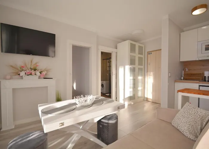 Bryza - Monte Cassino 8-6 - Garage * Svinoústí