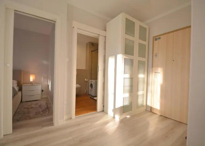 Bryza - Monte Cassino 8-6 - Garage * Svinoústí